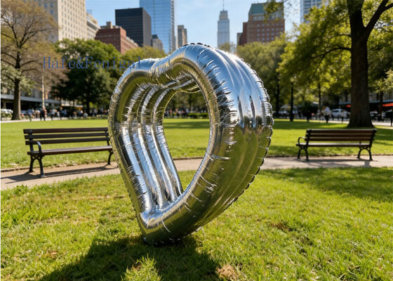 시각적 효과를 위한 로고가 있는 맞춤형 풍선 하트 모양 장식